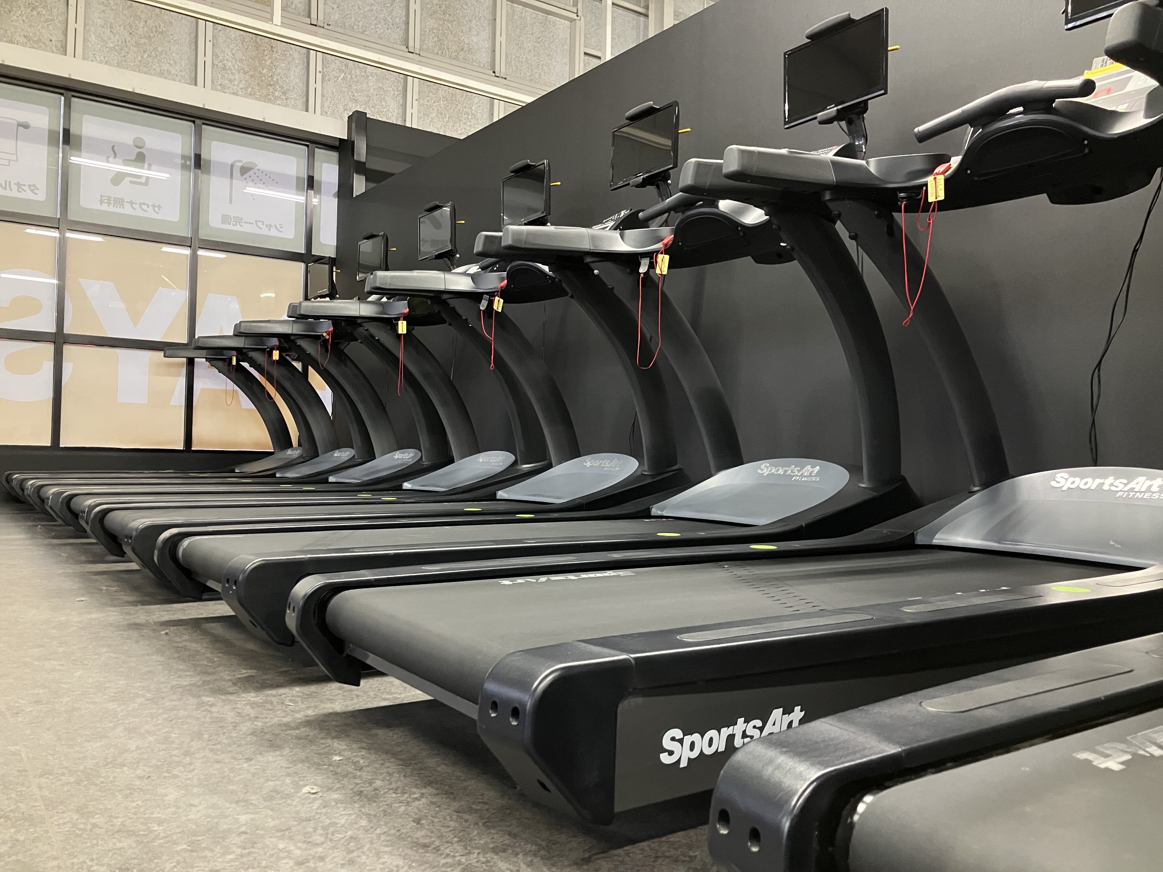 有酸素マシンも充実しています！無限階段クライムミルもあります！脂肪燃焼に効果的です！（青森むつ店|青森県むつ市のフィットネスジム）