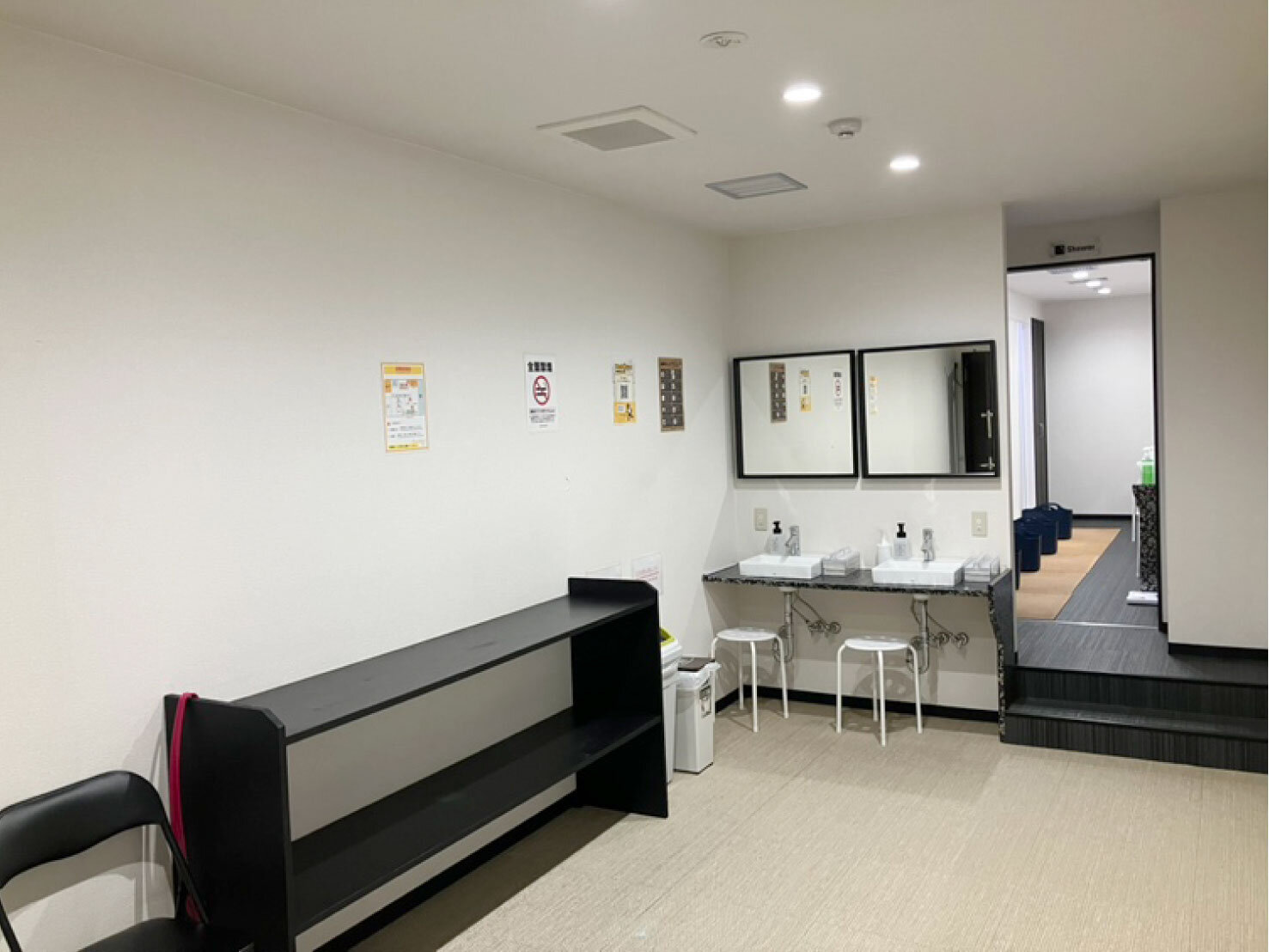 男女更衣室・シャワー室完備でお仕事前後のトレーニングに!（西成店|大阪府大阪市西成区のフィットネスジム）