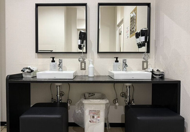 男女更衣室に洗面台・ドライヤー完備（取手店|茨城県取手市のフィットネスジム）