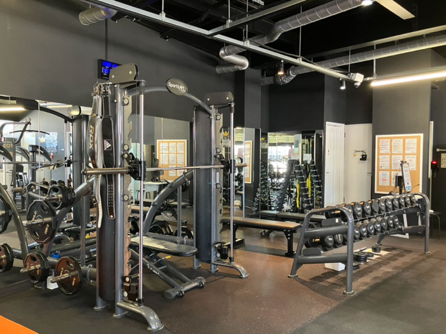 多種多様なマシンを取り揃えております。（若江店|大阪府東大阪市のフィットネスジム）