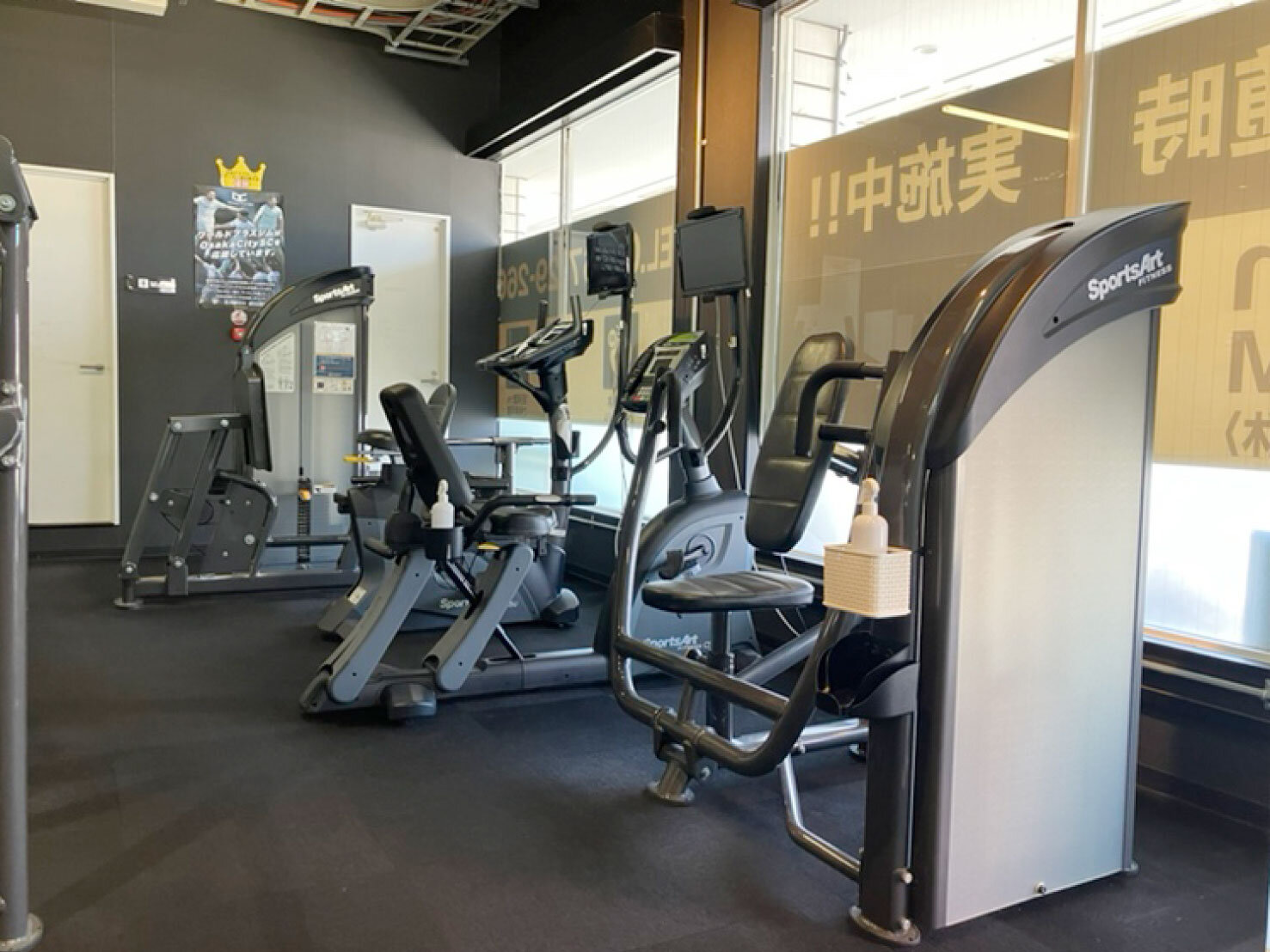 全てのマシン・器具・室内壁床など徹底抗ウイルスコーティング済！光触媒除菌で24時間安心です。（若江店|大阪府東大阪市のフィットネスジム）