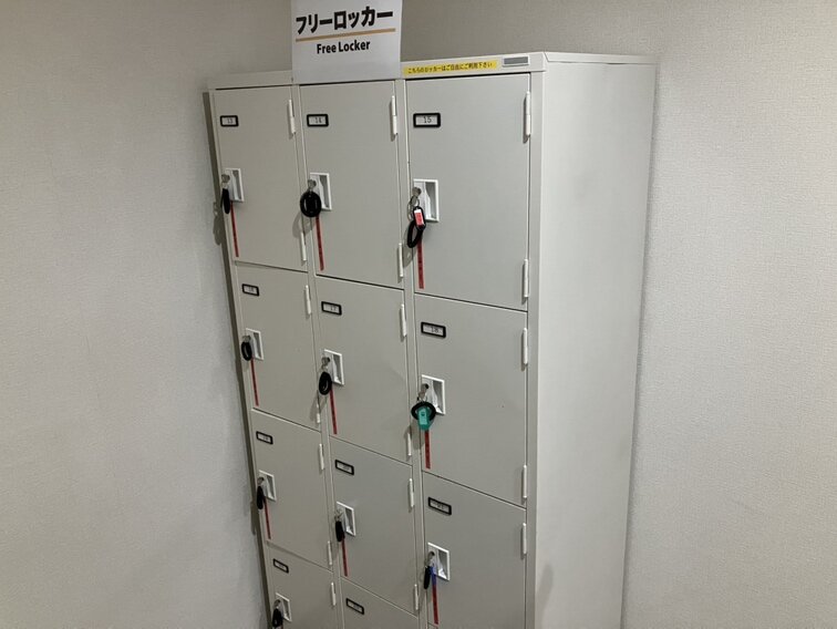 フリーロッカーは入口と女性更衣室に設置しています！（天文館店|鹿児島県鹿児島市のフィットネスジム）