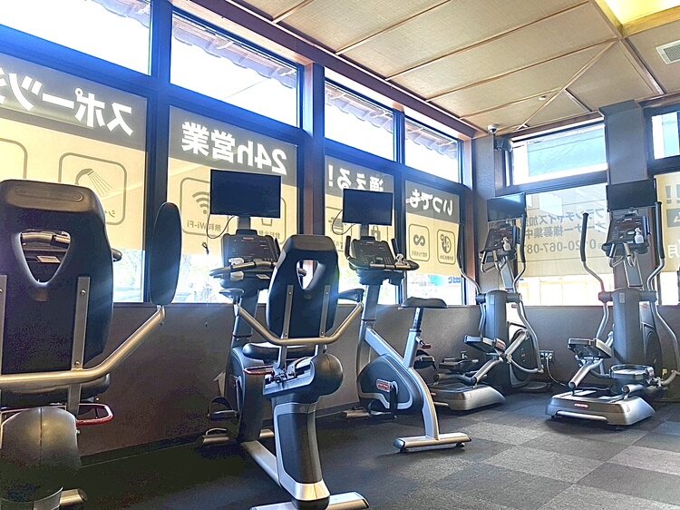 クロストレーナー・バイクなどの有酸素マシンも幅広く充実！（葵店|静岡県浜松市中央区のフィットネスジム）