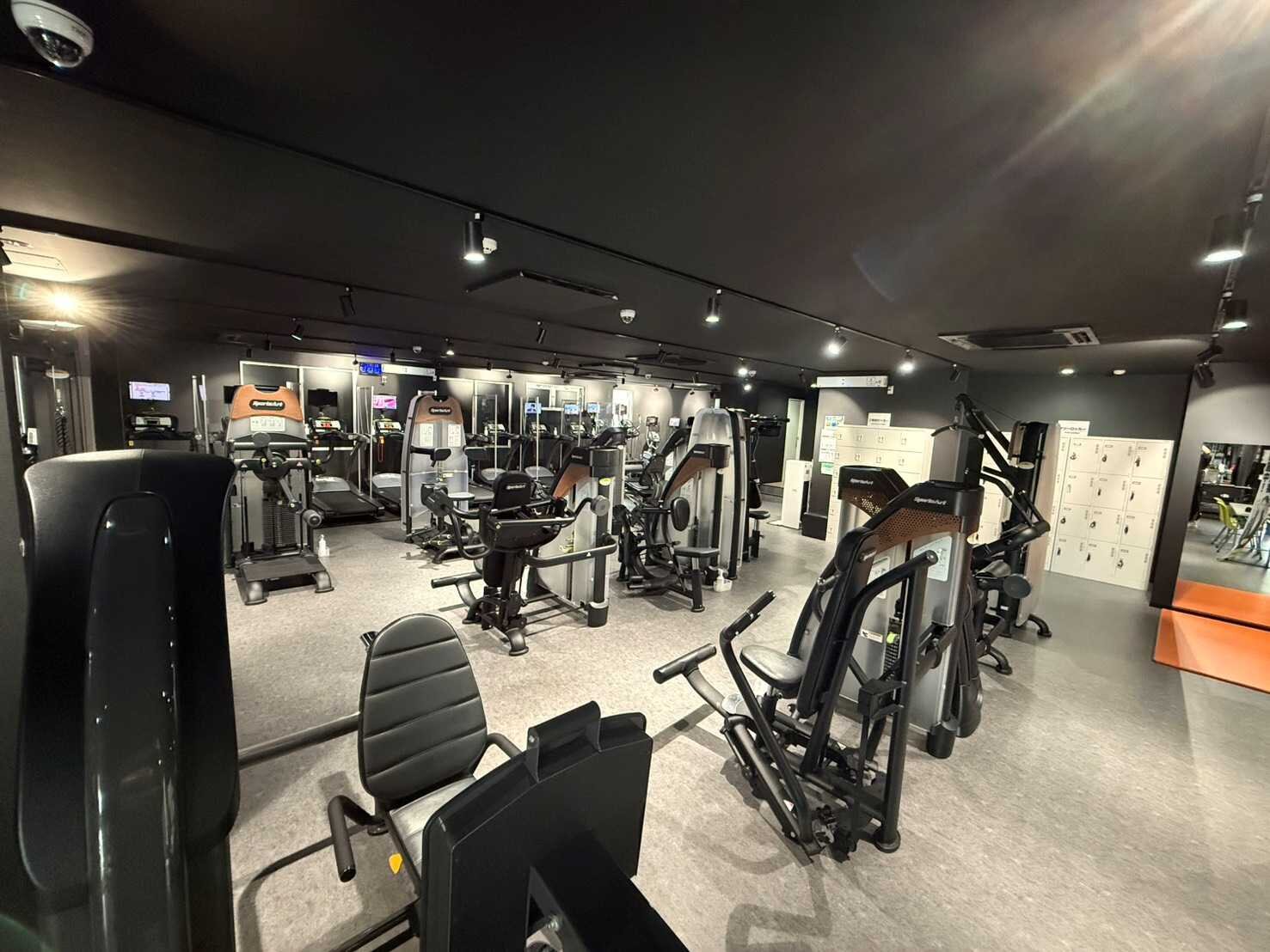 マシン同士対面にならないように配置しているので安心！（廿日市店|広島県廿日市市のフィットネスジム）