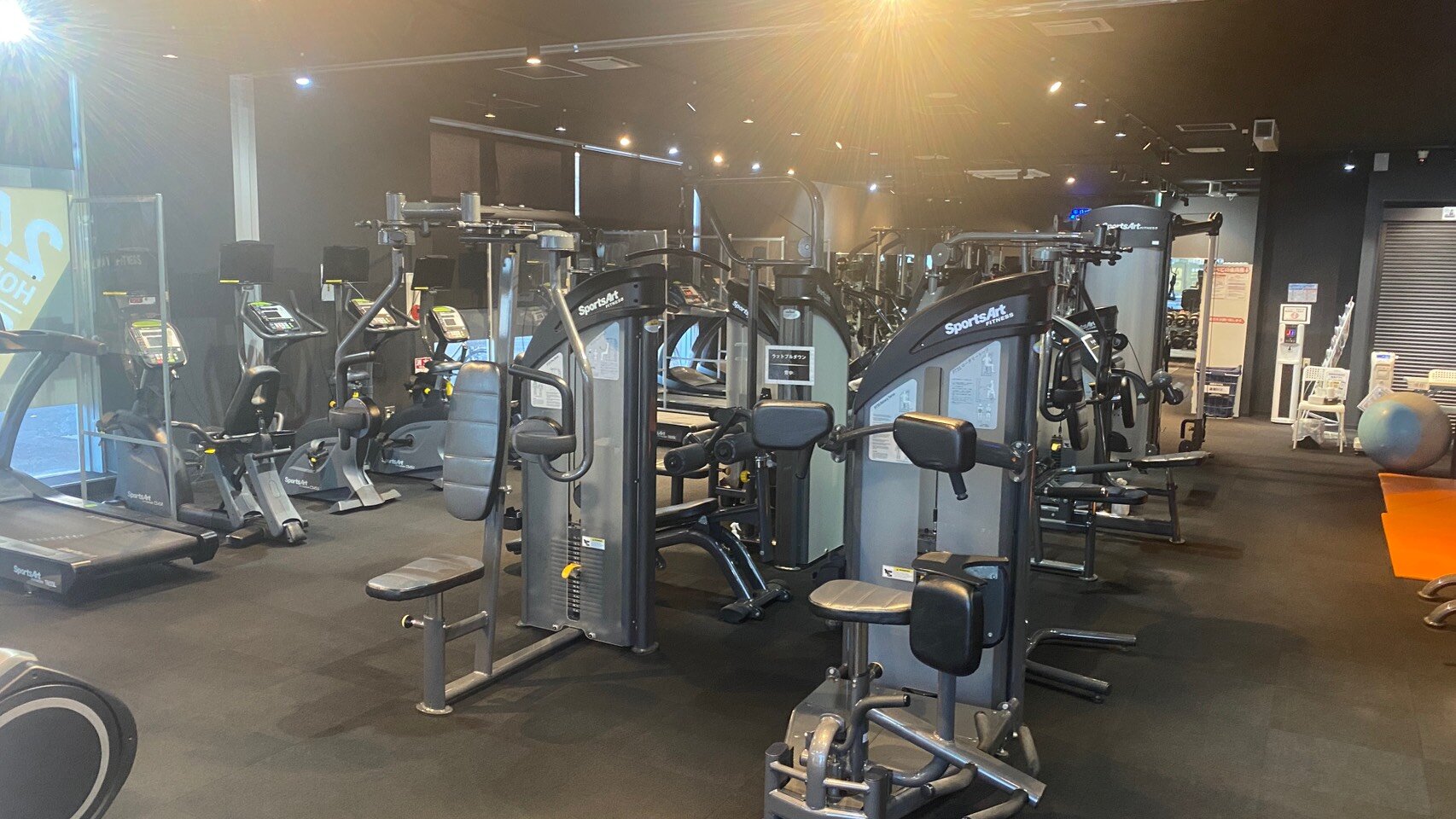 2026年3月上旬になんとマシンを追加！！　胸・背中・脚・お腹など各部位を鍛えられる専用のマシンを取り揃えております♪（隼人店|鹿児島県霧島市のフィットネスジム）