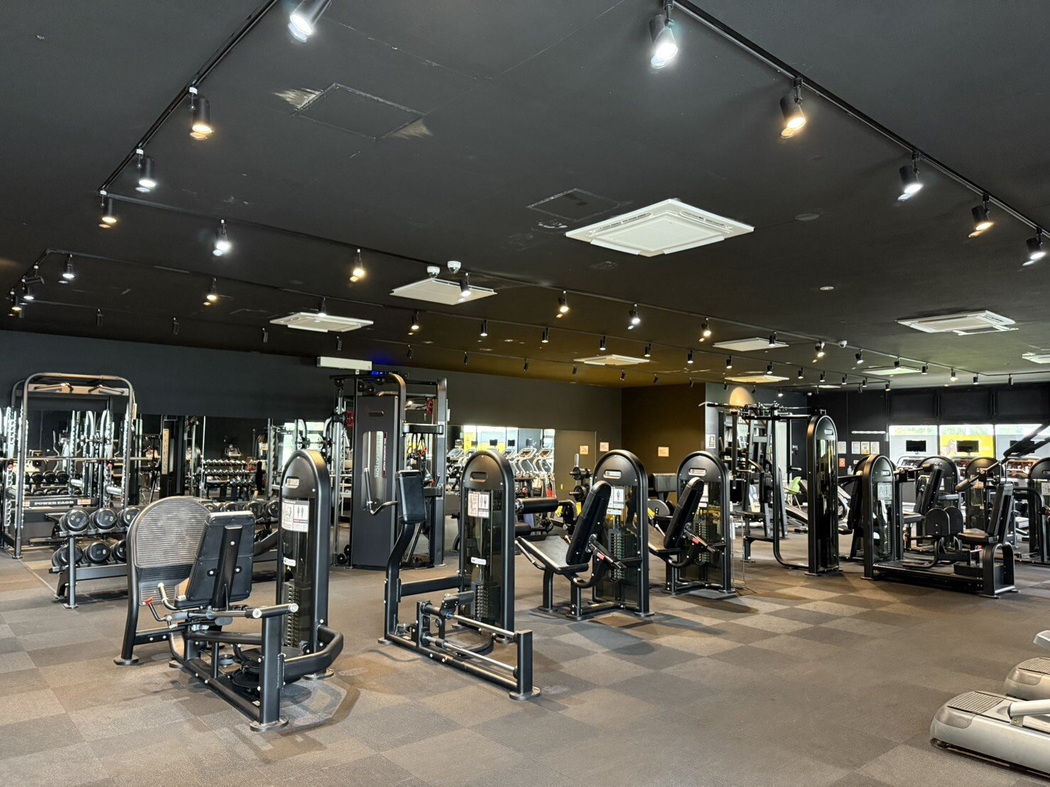 初心者様から上級者様まで満足できる充実したマシンラインナップ（香取店|千葉県香取市のフィットネスジム）