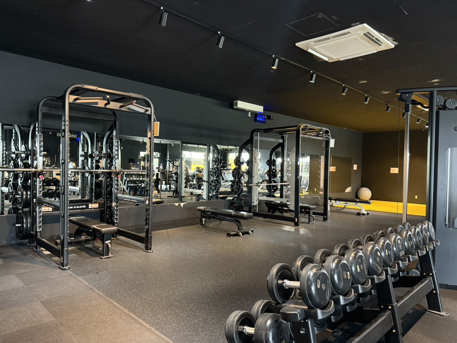 スミスマシン・パワーラック・ダンベル30kgまで導入！（香取店|千葉県香取市のフィットネスジム）