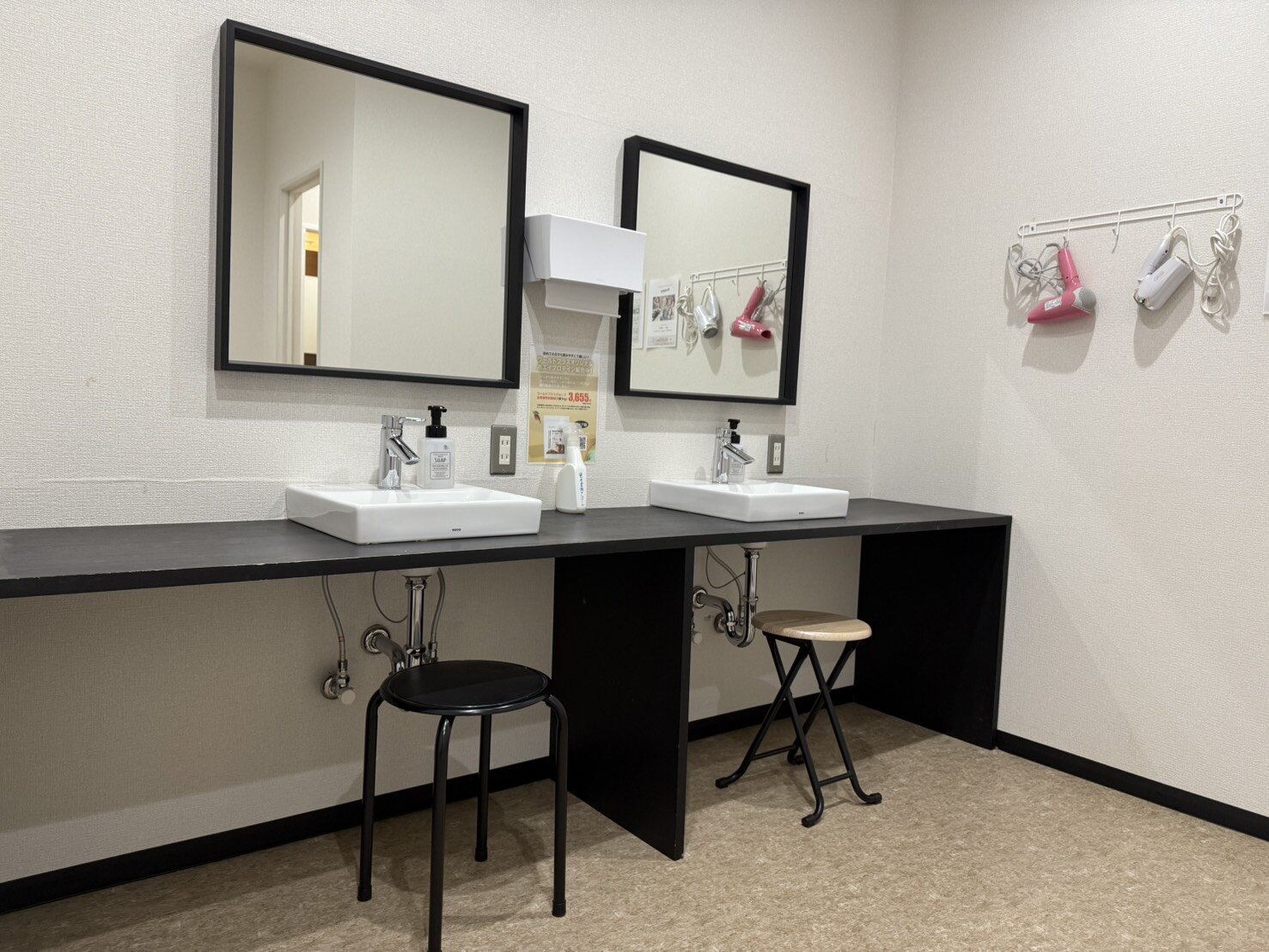 男女別更衣室、シャワー室各2部屋完備！（香取店|千葉県香取市のフィットネスジム）