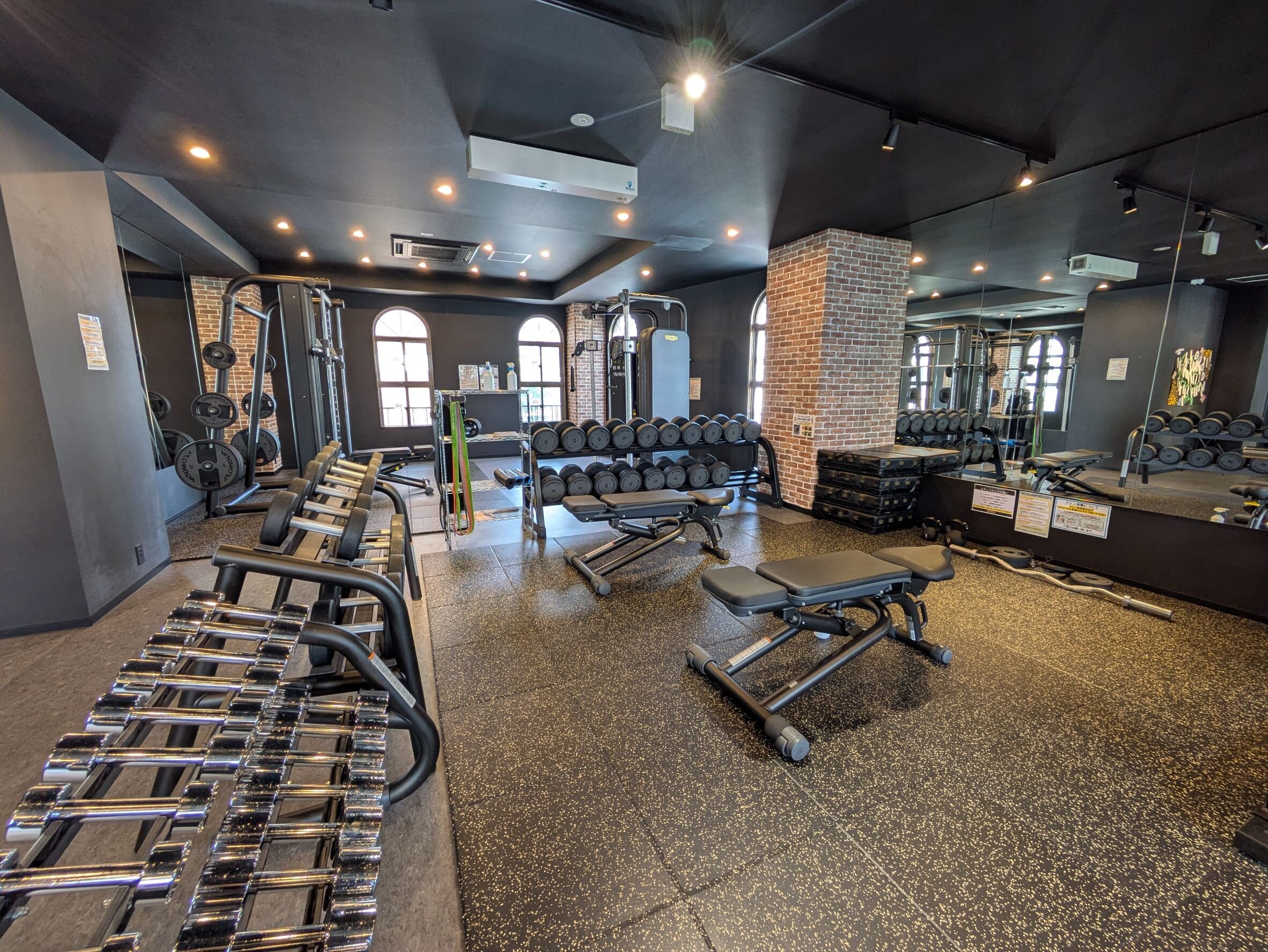 ダンベルは最大40kgまで完備！本気のトレーニングをサポート！（ 河内国分駅前店|大阪府柏原市のフィットネスジム）