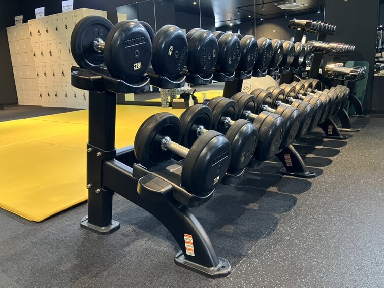 1kg～30㎏までのダンベルを完備！様々なトレーニング可能！（釧路文苑店|北海道釧路市のフィットネスジム）
