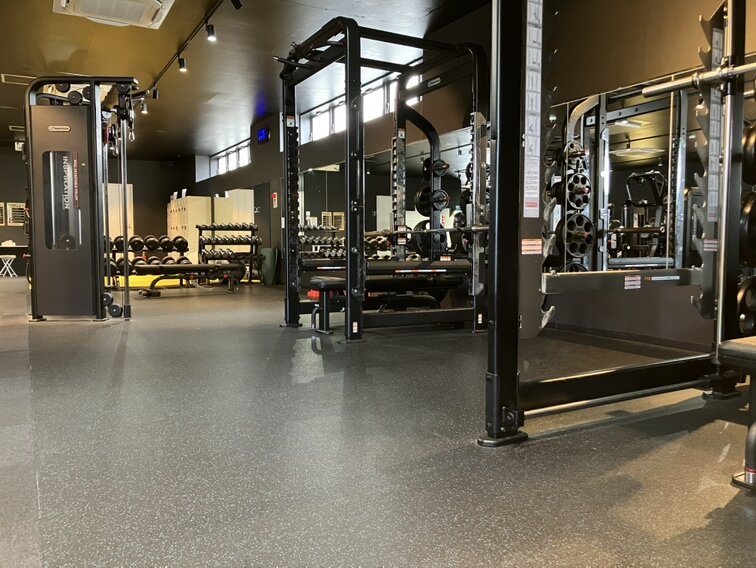 人気のフリーウェイトエリアです！（釧路文苑店|北海道釧路市のフィットネスジム）