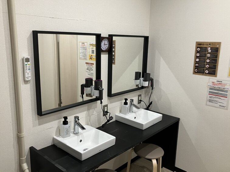 男女更衣室、ドライヤー2台ずつ完備！（釧路文苑店|北海道釧路市のフィットネスジム）