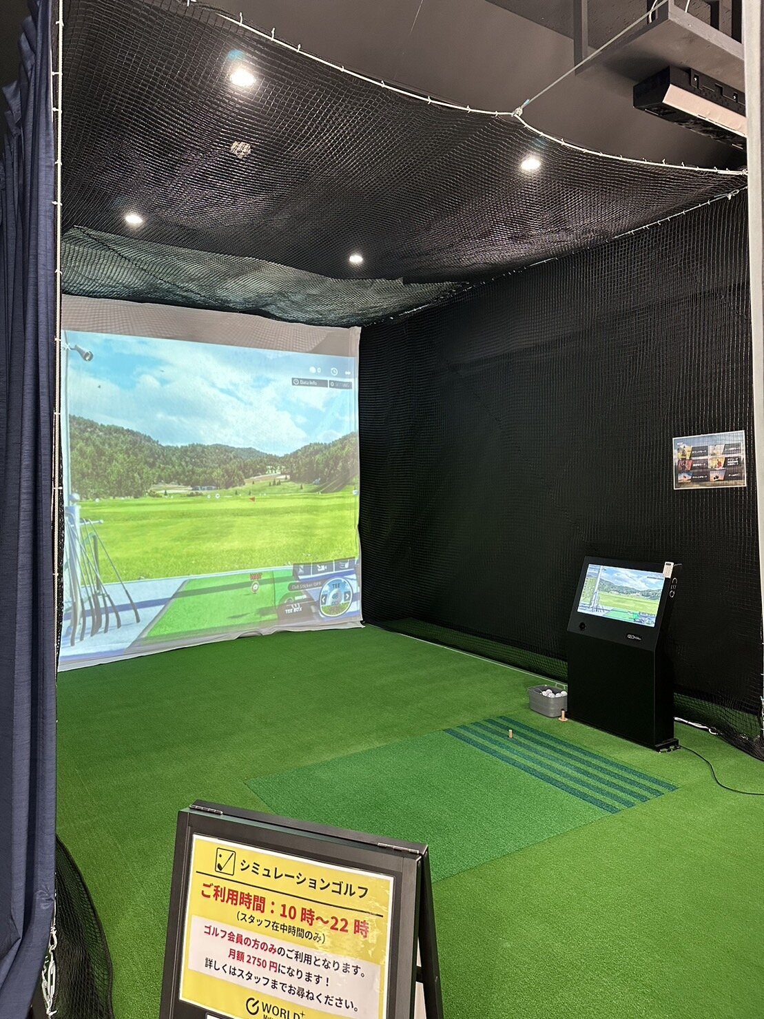 【シュミレーションゴルフ】打席前後のカメラでフォームの確認が可能です。コースも回れます。（松戸店|千葉県松戸市のフィットネスジム）