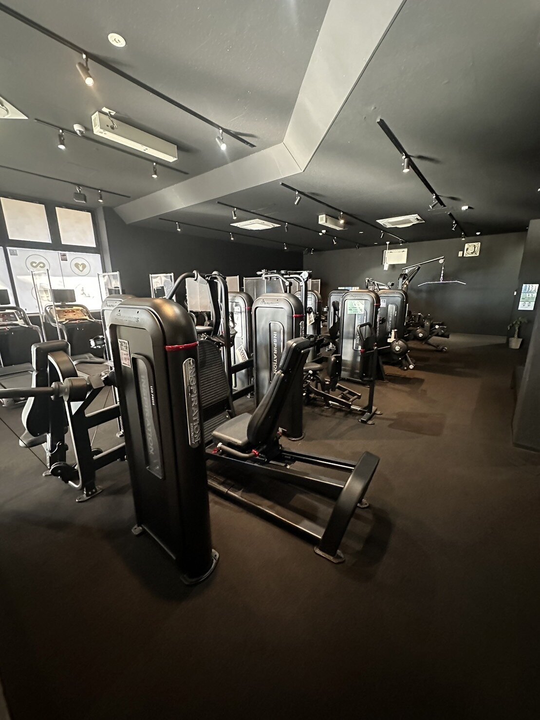 【ウェイトマシン】下半身、上半身鍛えられます！（マシンメーカーNAUTILUS)（松戸店|千葉県松戸市のフィットネスジム）