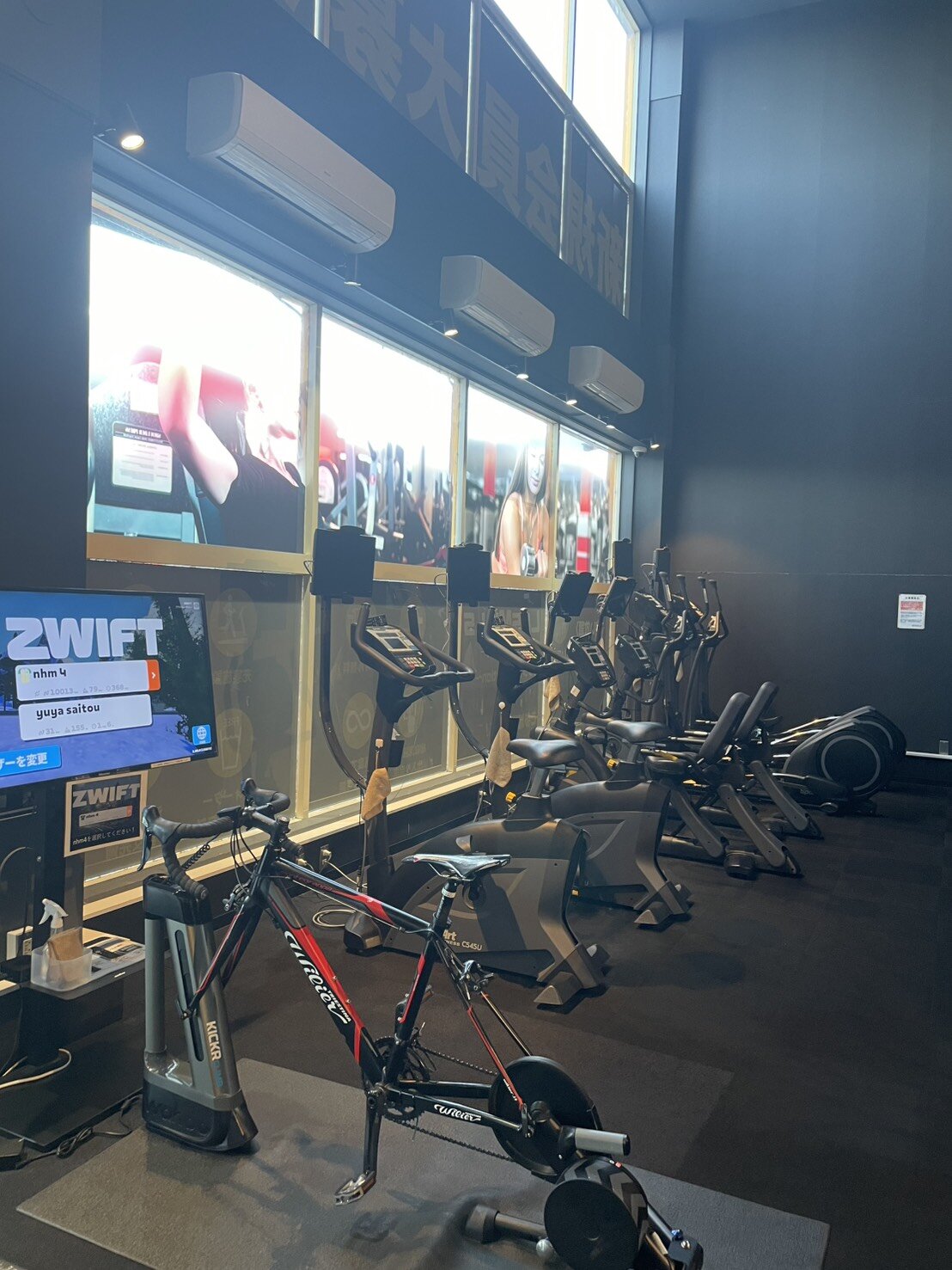 入口付近にはバイクエリアがあり有酸素運動を効率的に行えます。（二本松店|福島県二本松市のフィットネスジム）