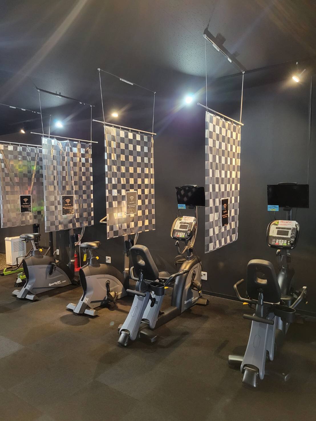 アップライトバイク、リカンベントバイクも各2台ずつ完備！（日光今市店|栃木県日光市のフィットネスジム）