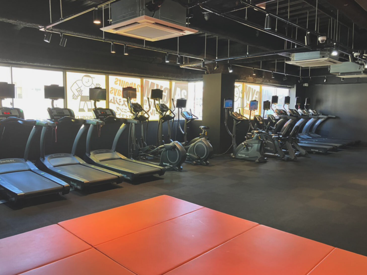 パーテーション完備で安心してご利用いただけます。（西成店|大阪府大阪市西成区のフィットネスジム）