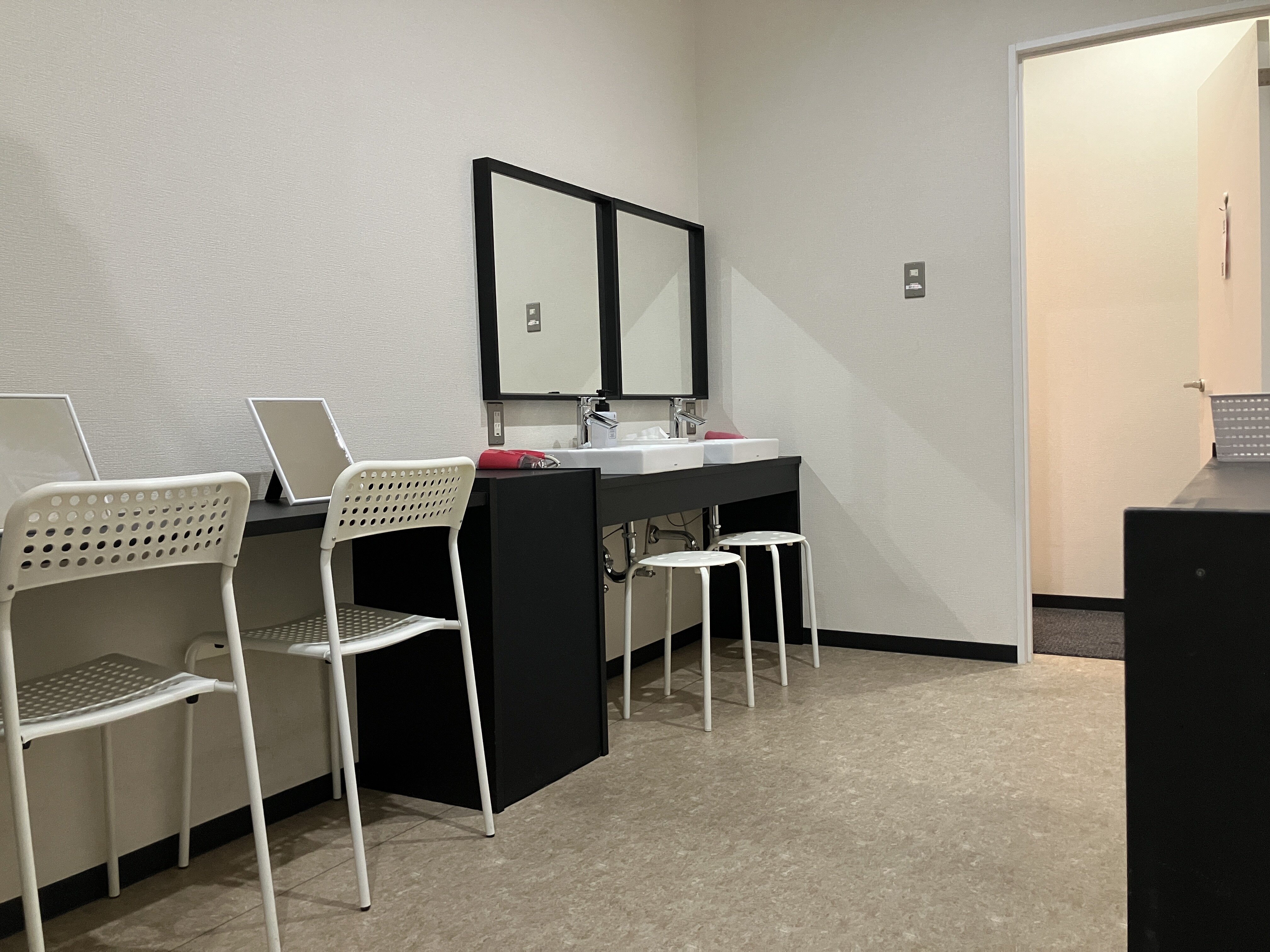 更衣室・シャワー室完備!(西野店(ワールドプラスライト)|兵庫県伊丹市のフィットネスジム)