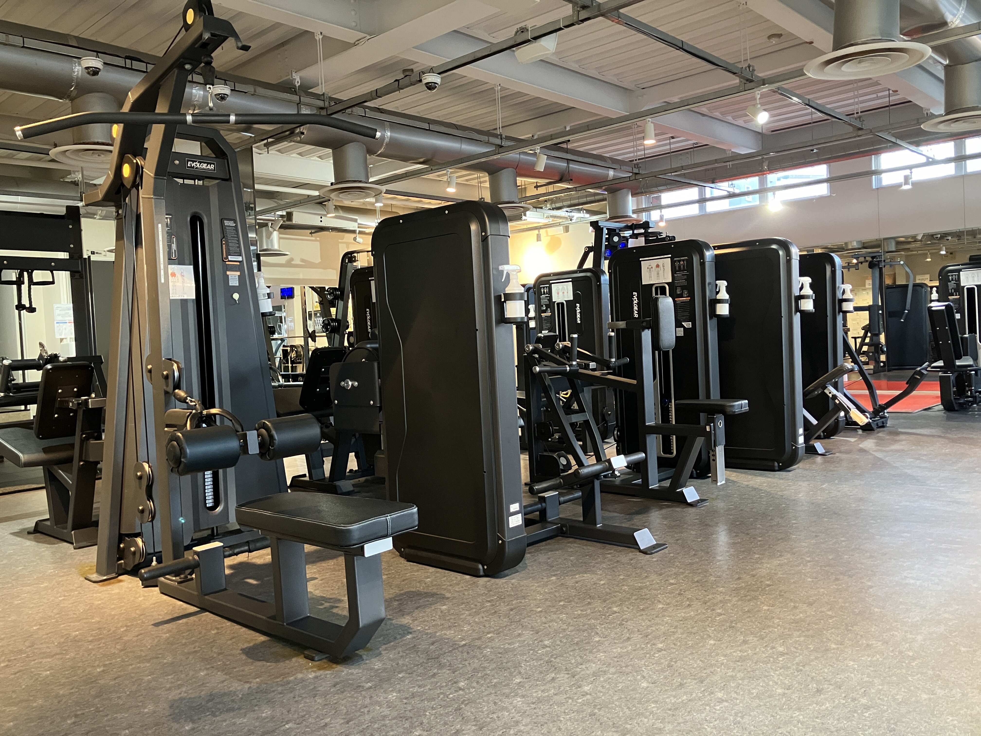 それぞれの筋肉にアプローチできるマシンを取り揃えております!(西野店(ワールドプラスライト)|兵庫県伊丹市のフィットネスジム)