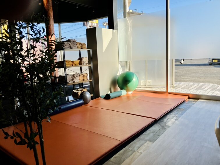 ストレッチエリア完備！トレーニング前後にストレッチして身体のメンテナンス♪（御前崎店|静岡県御前崎市のフィットネスジム）