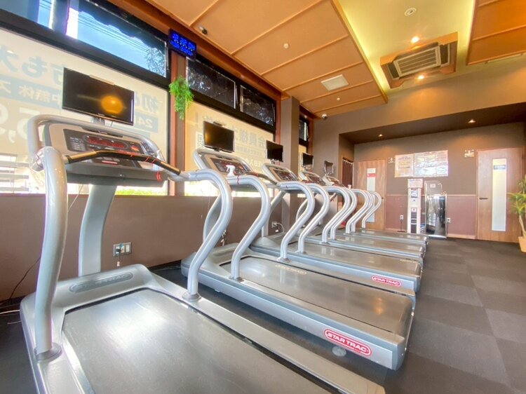 ランニングマシンは安心の5台完備！ゆったりと自分のペースでご利用いただけます（葵店|静岡県浜松市中央区のフィットネスジム）