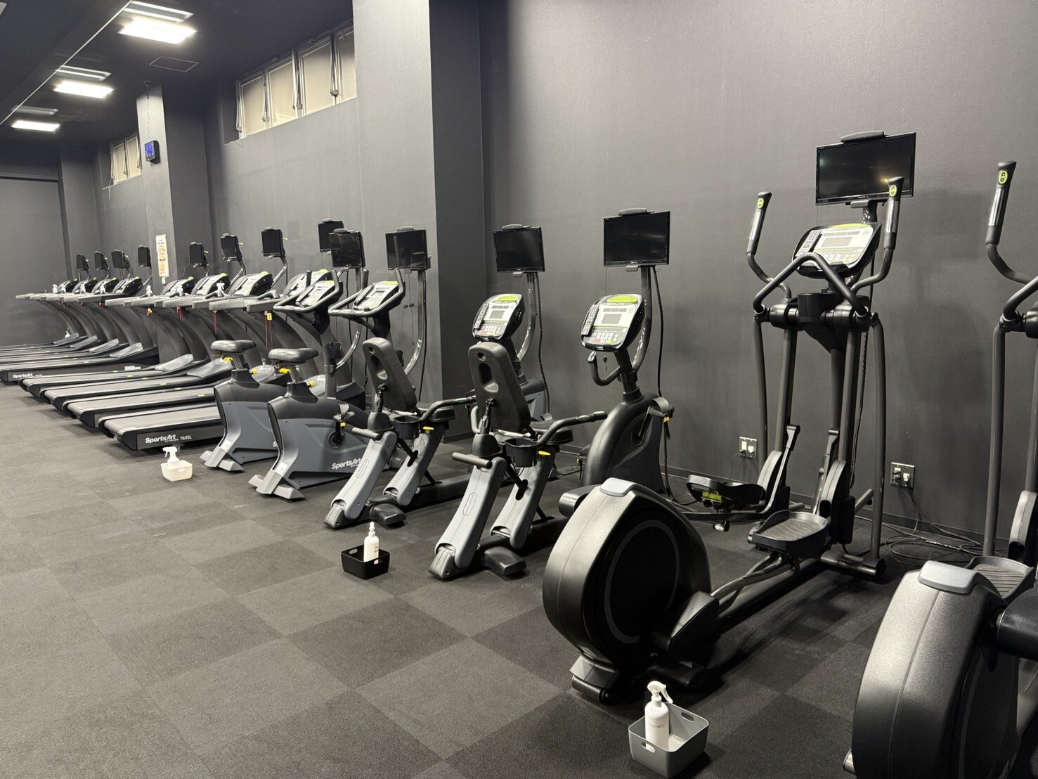 走る・漕ぐ・全身で動く!有酸素エリア完備!(龍ヶ崎店|茨城県龍ヶ崎市のフィットネスジム)