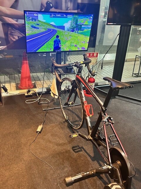 自転車ワークアウトZWIFT導入！ゲーム感覚で楽しく運動することができます！（埼玉志木店|埼玉県志木市のフィットネスジム）
