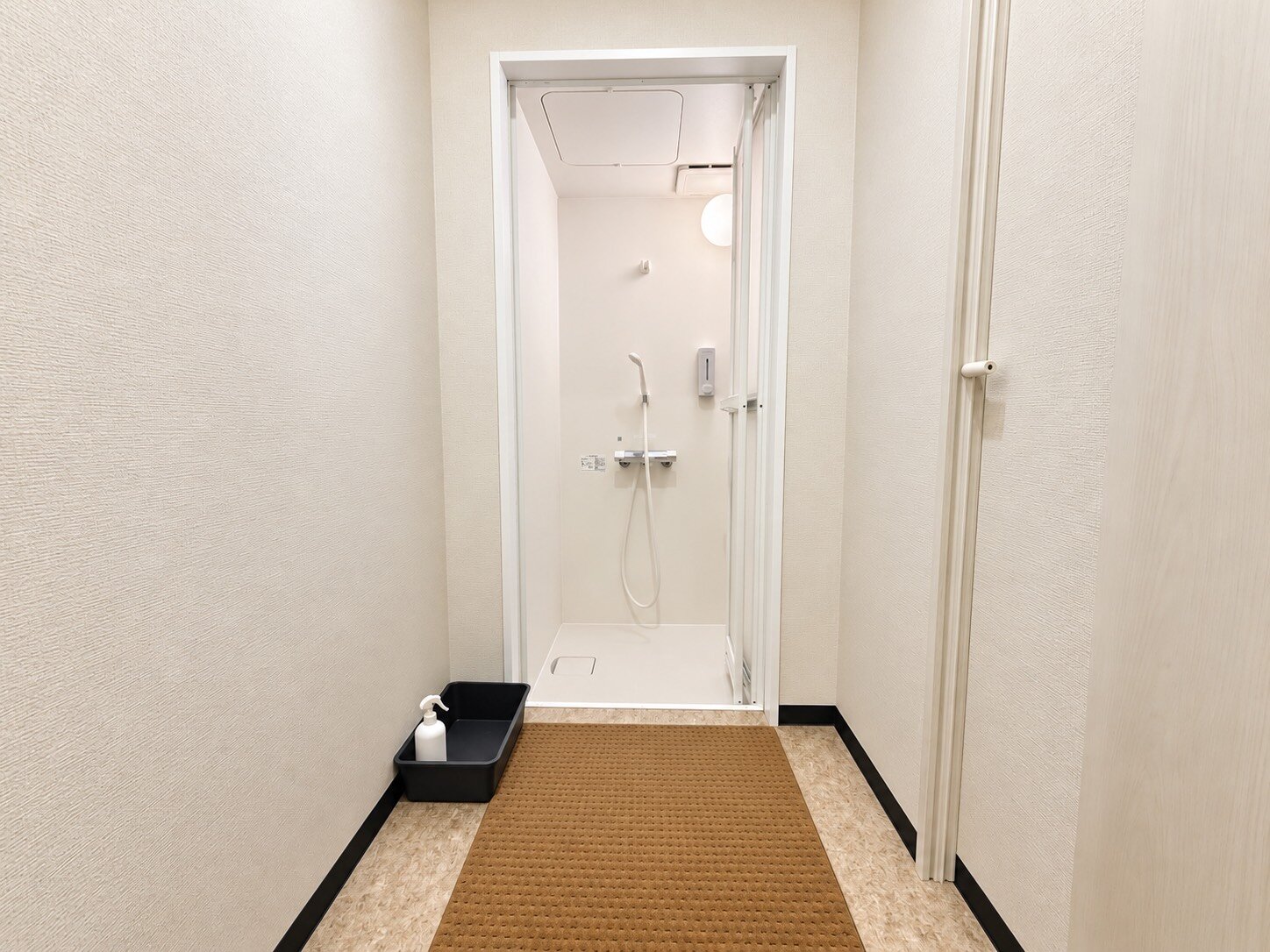 男女シャワールームにボディーソープ完備。荷物を減らして気軽にご利用いただけます♪（坂井三国店|福井県坂井市のフィットネスジム）