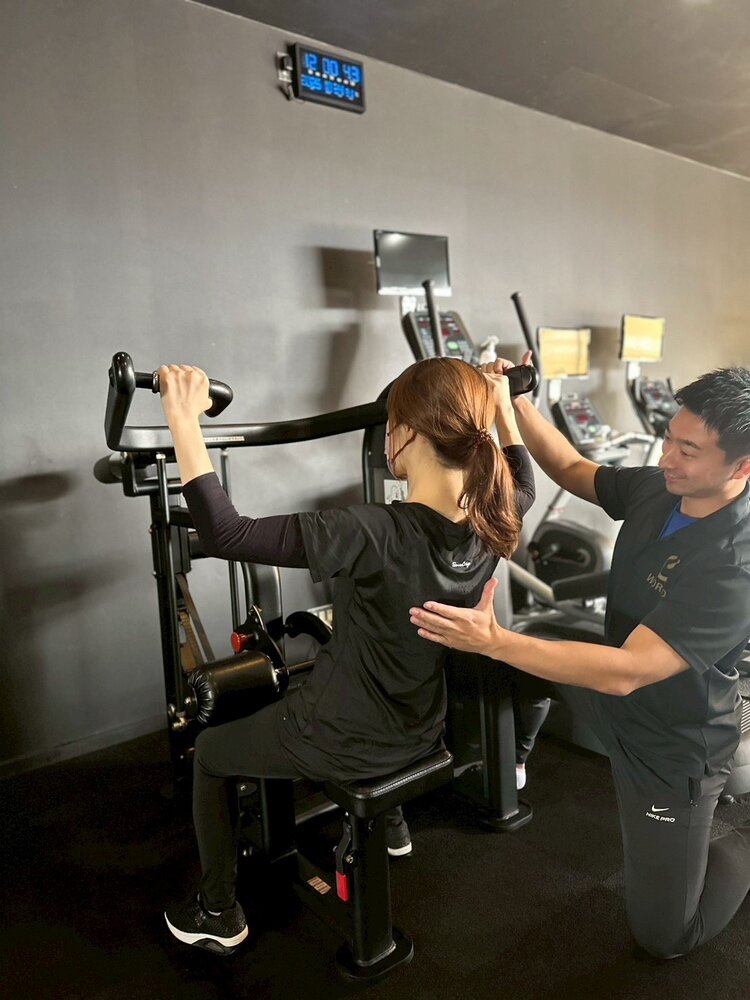 マシンの使い方が分からなくても安心！スタッフが丁寧にご説明いたします！（酒田店|山形県酒田市のフィットネスジム）