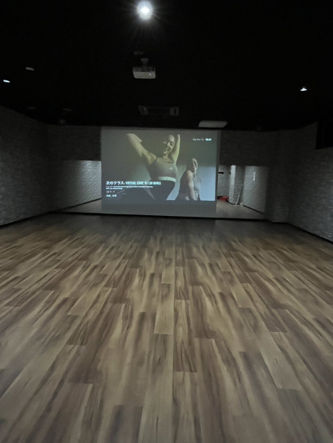 人気のLESMILLSバーチャルスタジオ！広いスタジオで、24時間プログラムが流れています♪（仙台泉店|宮城県仙台市泉区のフィットネスジム）