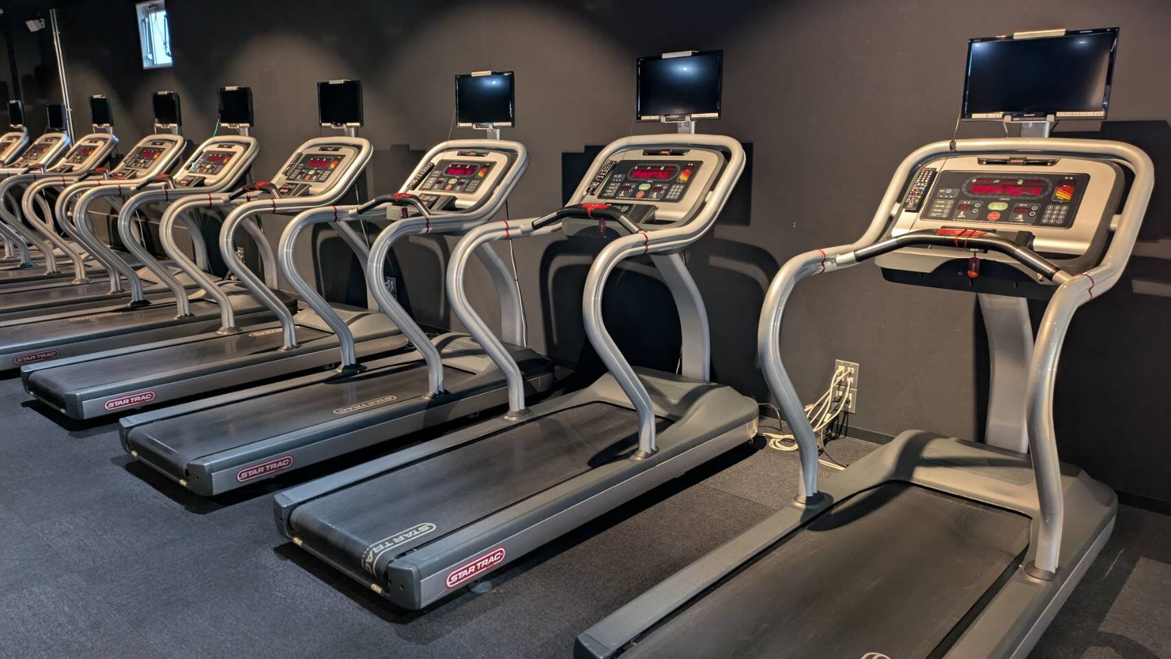 大人気のランニングマシンは10台設置！（佐世保(瀬戸越)店|長崎県佐世保市のフィットネスジム）