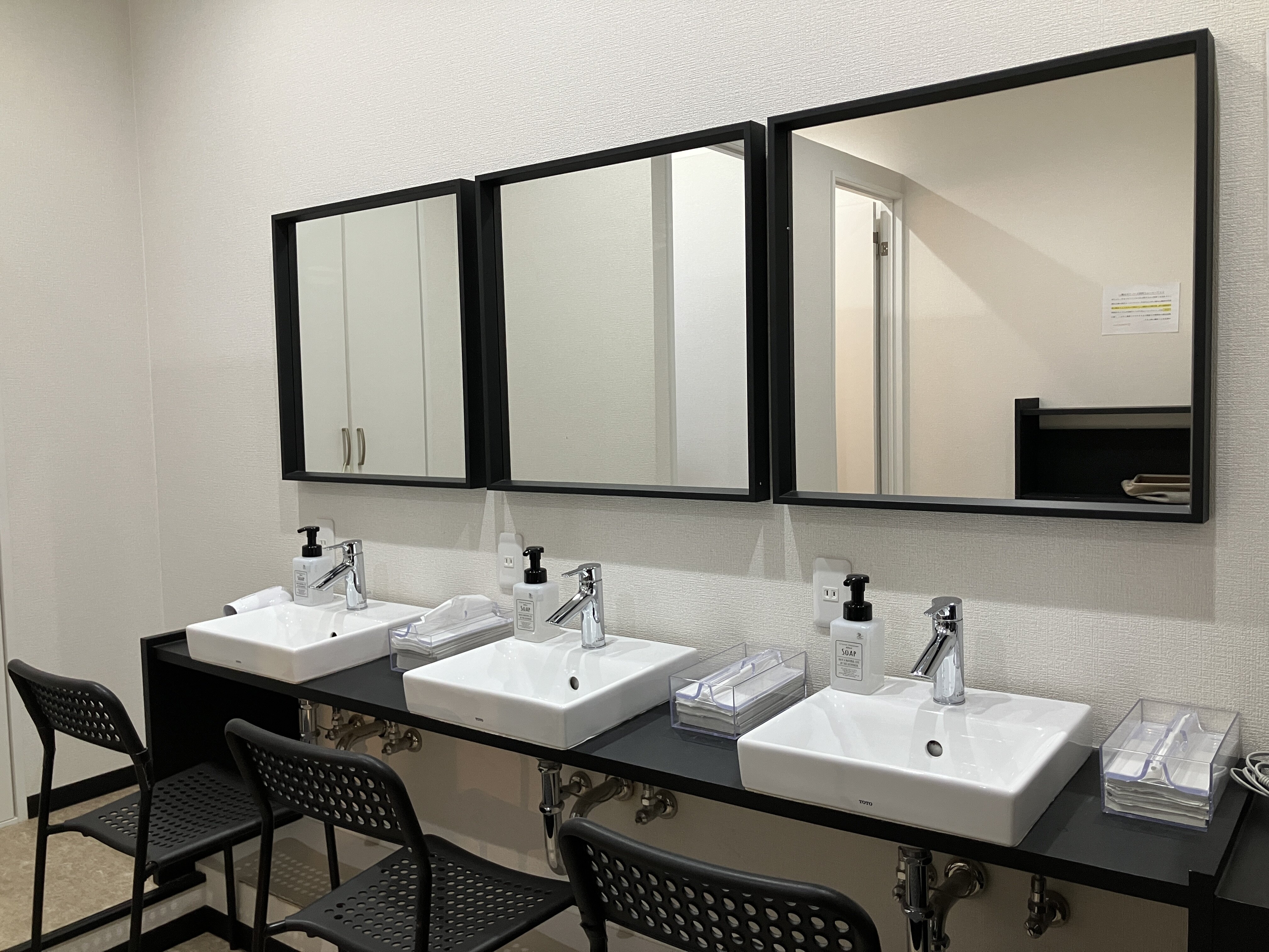 トレーニング後のメイク直し等も安心してご利用いただけます（摂津富田店|大阪府高槻市のフィットネスジム）