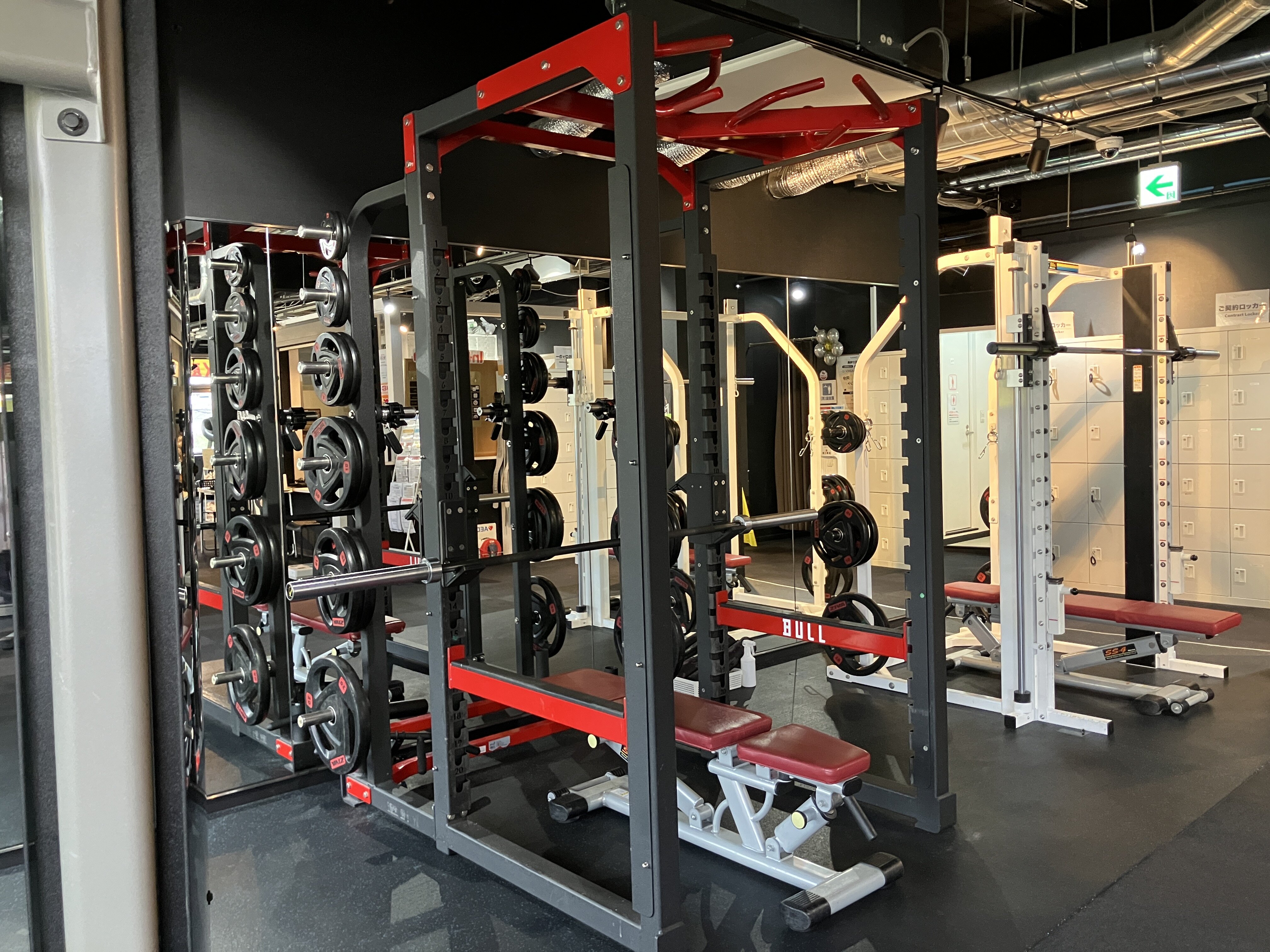 スミスマシン・パワーラック・インクラインベンチあります！（摂津富田店|大阪府高槻市のフィットネスジム）
