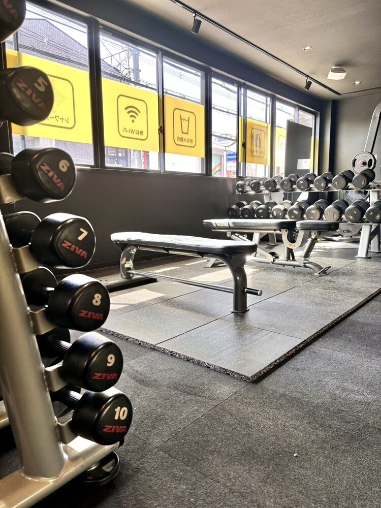 ダンベル利用スペース新設！
備品の追加導入も予定しております！（志紀店|大阪府八尾市のフィットネスジム）
