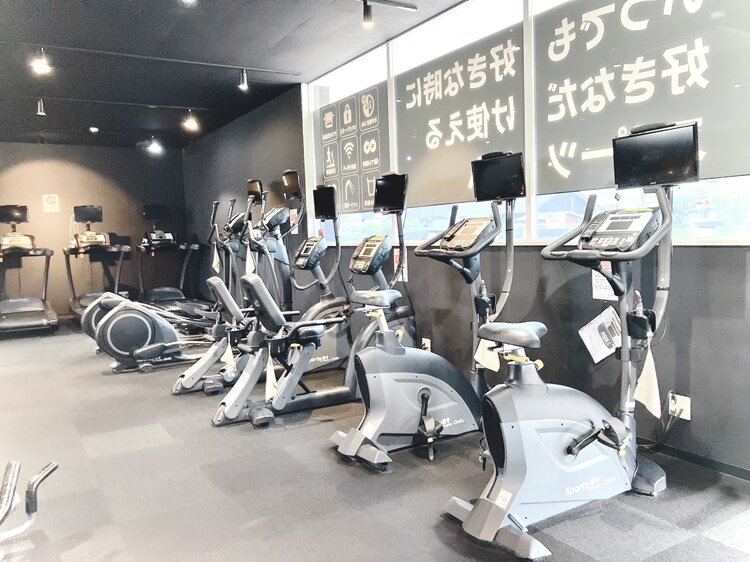 クロストレーナー・バイクなどの有酸素マシンも幅広く充実！（島田店|静岡県島田市のフィットネスジム）