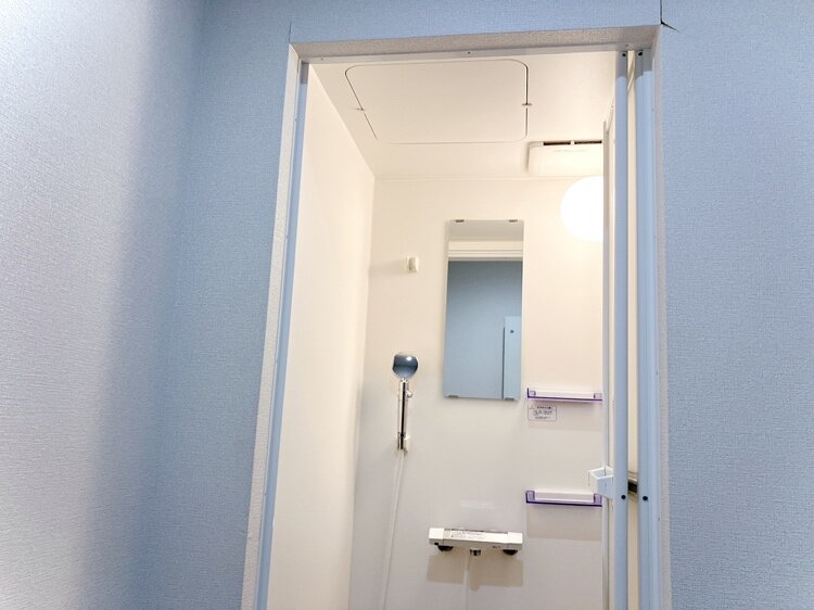 シャワールーム(無料)完備！※男性・女性更衣室にそれぞれ2部屋ずつございます！（島田店|静岡県島田市のフィットネスジム）