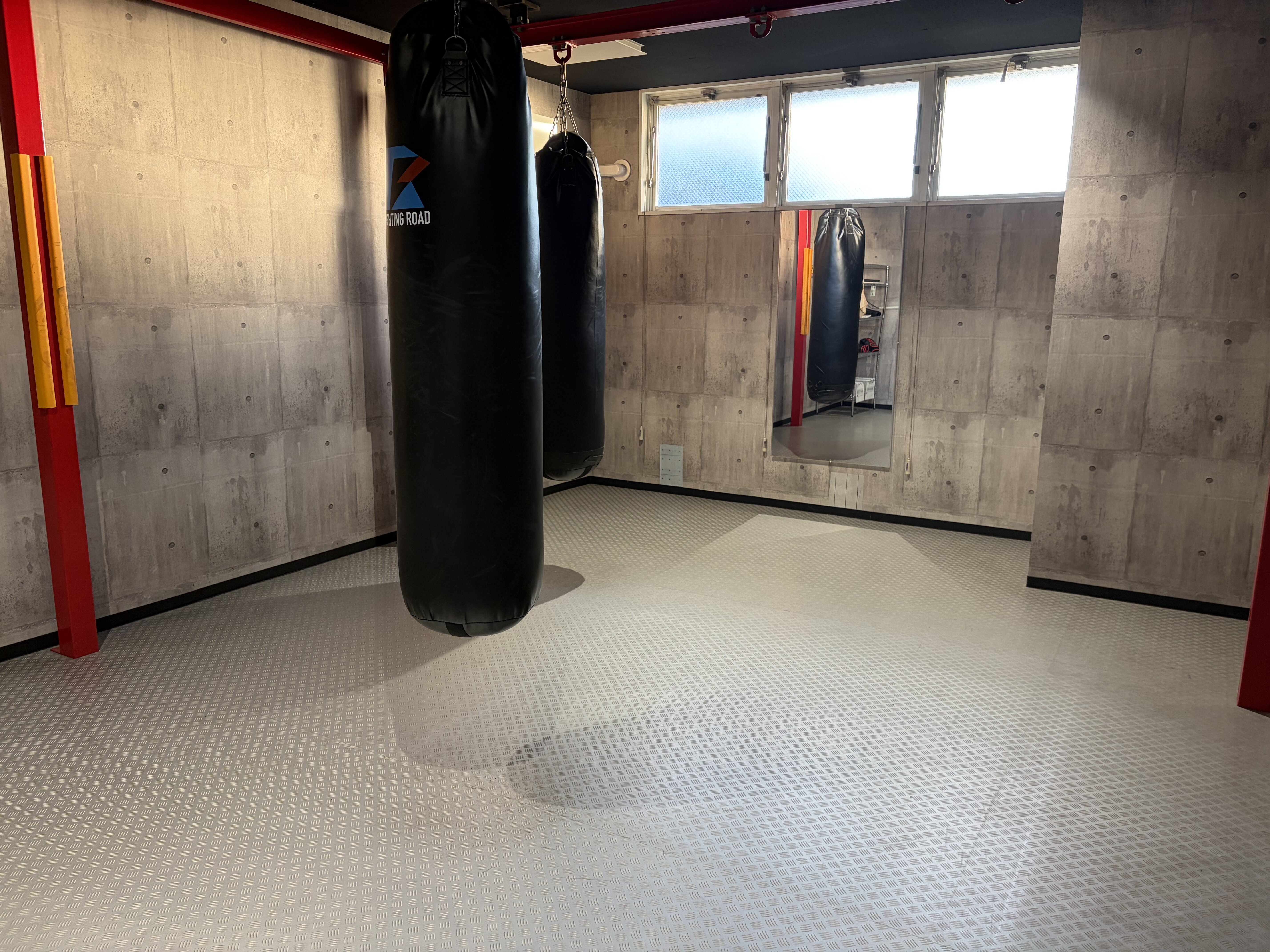 サンドバック2つ設置！ボクササイズできます！日頃のストレス解消にも！（所沢小手指店|埼玉県所沢市のフィットネスジム）