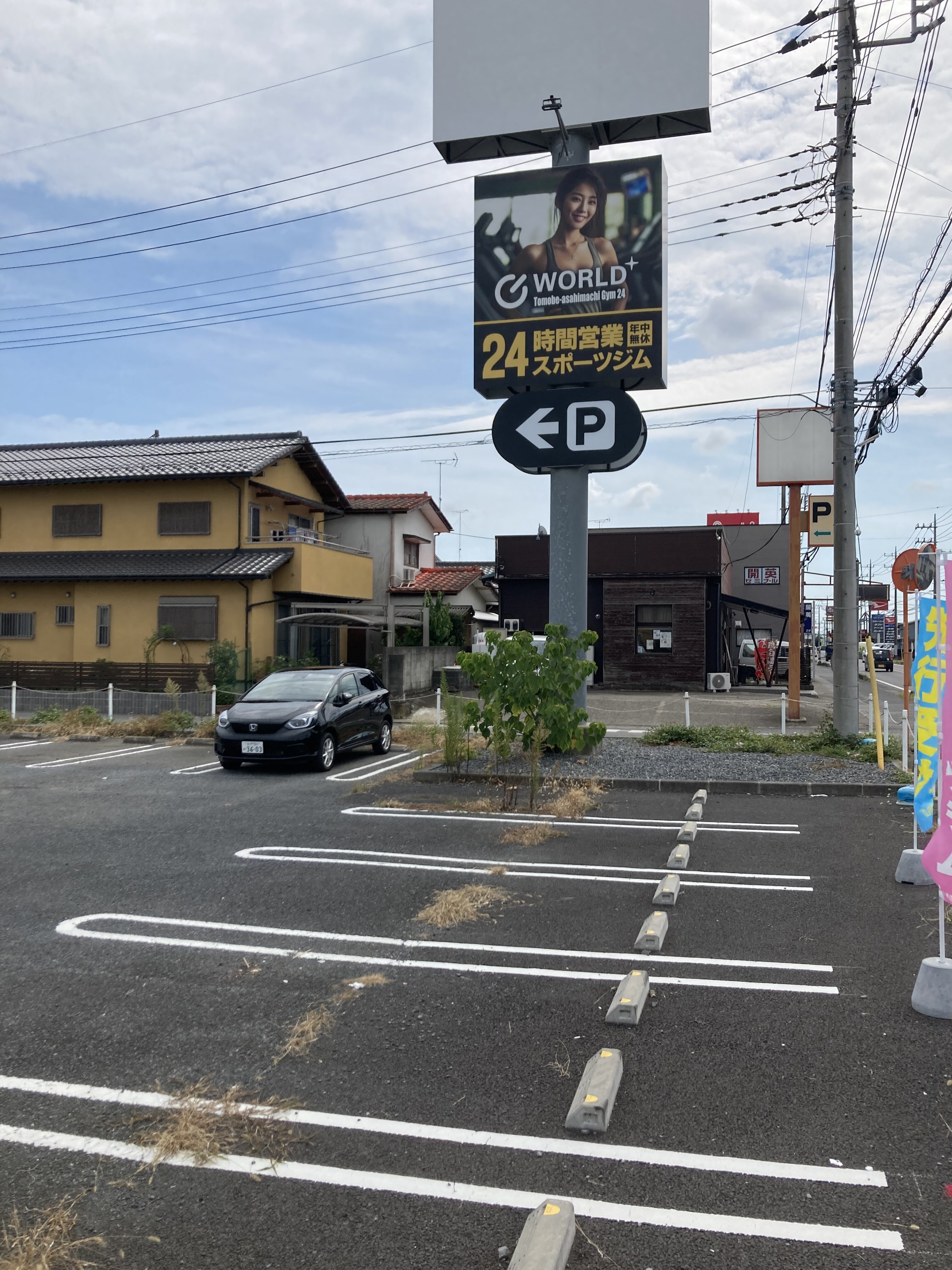 駐車場は80台駐車可能！（友部旭町店|茨城県笠間市のフィットネスジム）