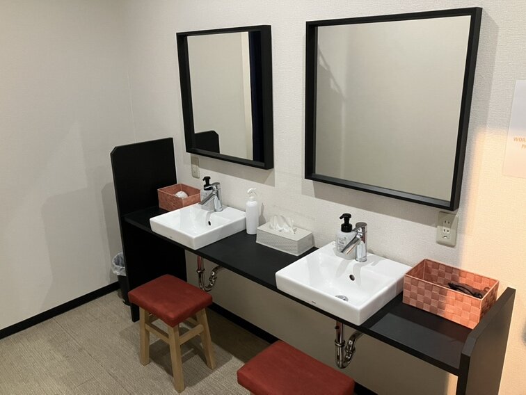 更衣室には洗面台とドライヤーも完備しています！（天文館店|鹿児島県鹿児島市のフィットネスジム）