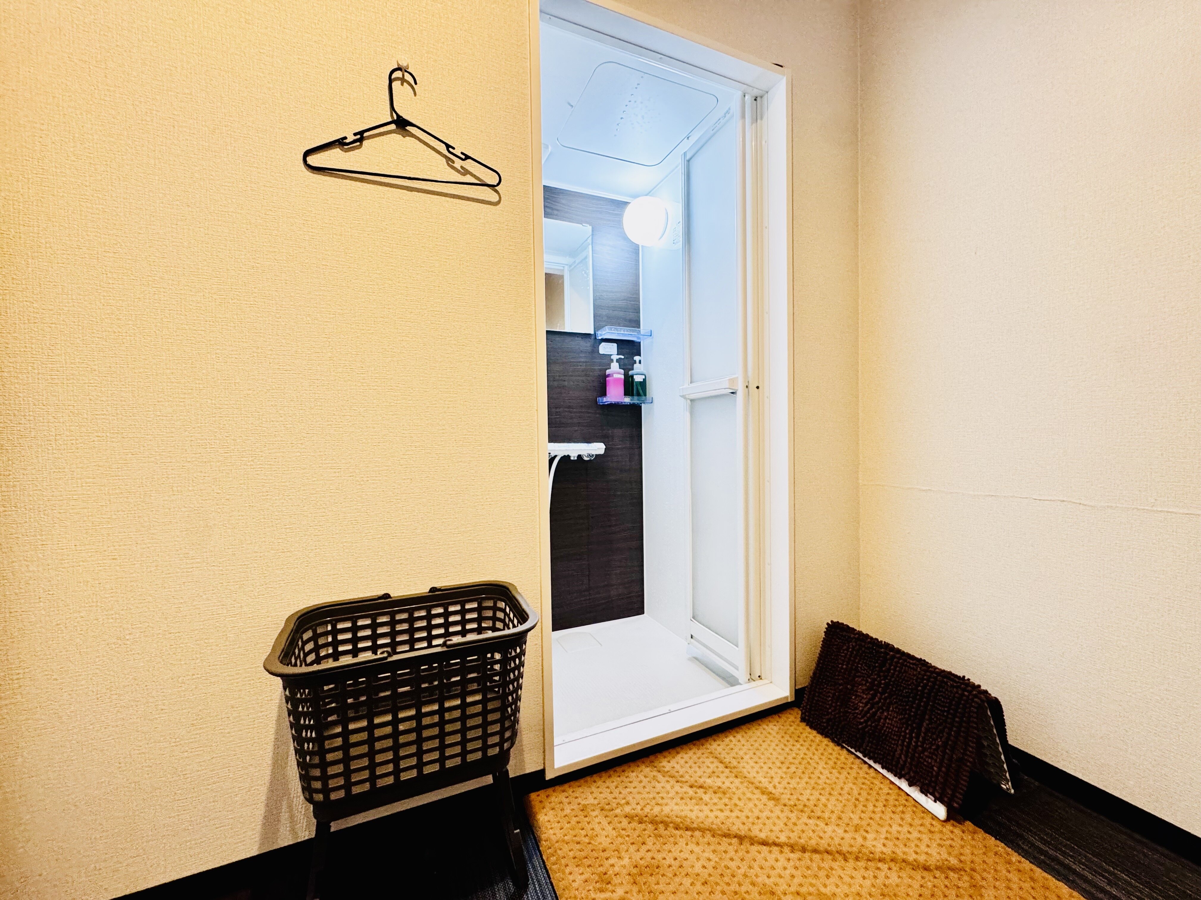 男女シャワールーム完備！！ボディーソープとリンスインシャンプーも設置しております！（八日市店|滋賀県東近江市のフィットネスジム）