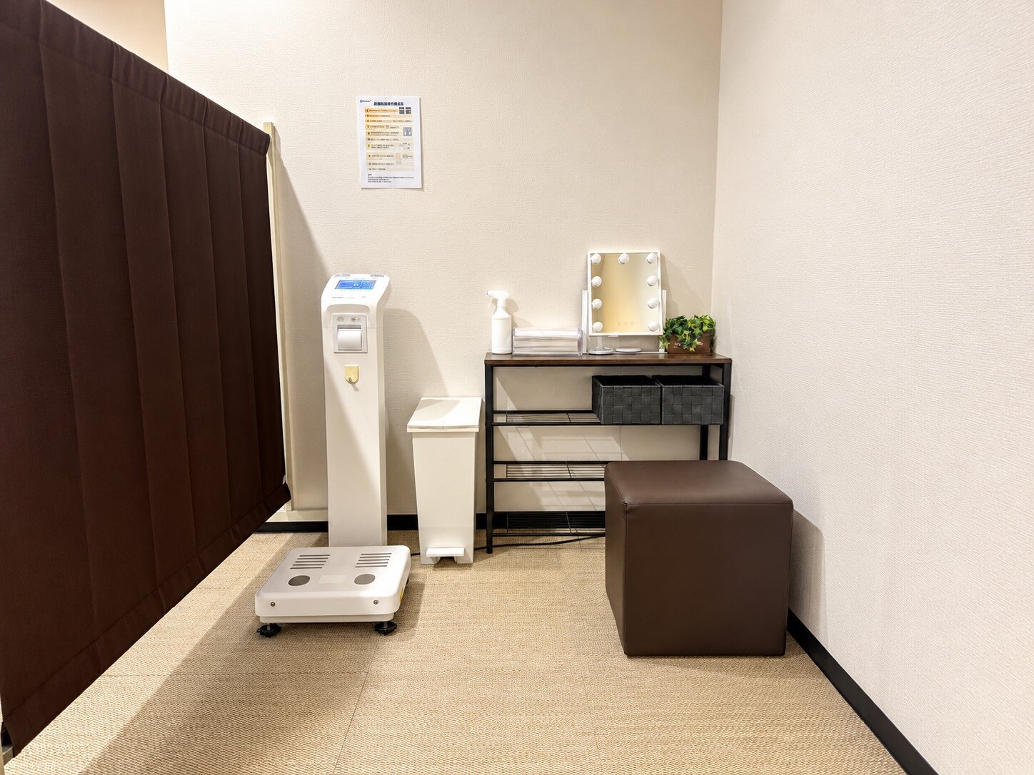 男女各更衣室に体組成計を設置！周りの目を気にすることなく測定いただけます♪専用アプリのインストールをしてご利用ください。（八日市店|滋賀県東近江市のフィットネスジム）